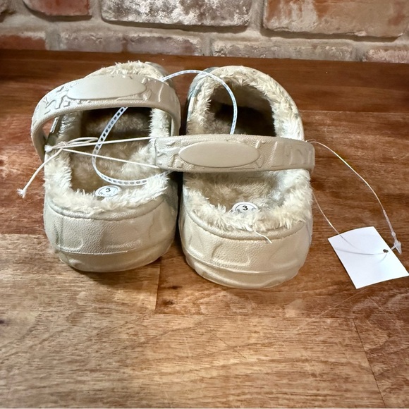 Durable  Lined  Camouflage Kids size 3 Clogs - Picture 4 of 4